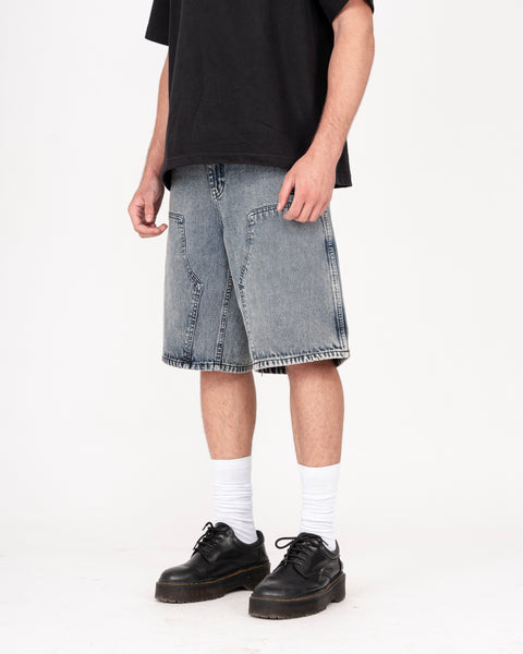 DENIM DOUBLE KNEE UTILITY SHORTS IN TINTED WASH