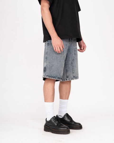 DENIM DOUBLE KNEE UTILITY SHORTS IN TINTED WASH