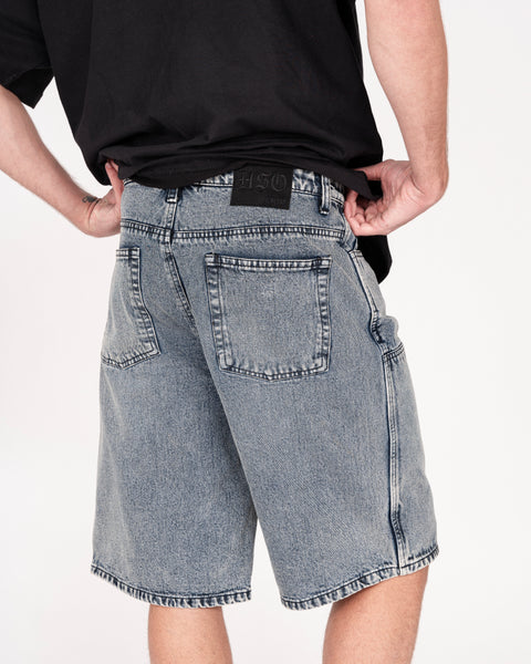 DENIM DOUBLE KNEE UTILITY SHORTS IN TINTED WASH