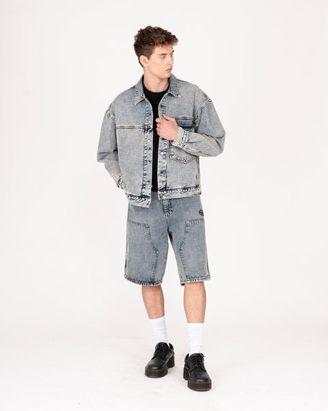 DENIM DOUBLE KNEE UTILITY SHORTS IN TINTED WASH