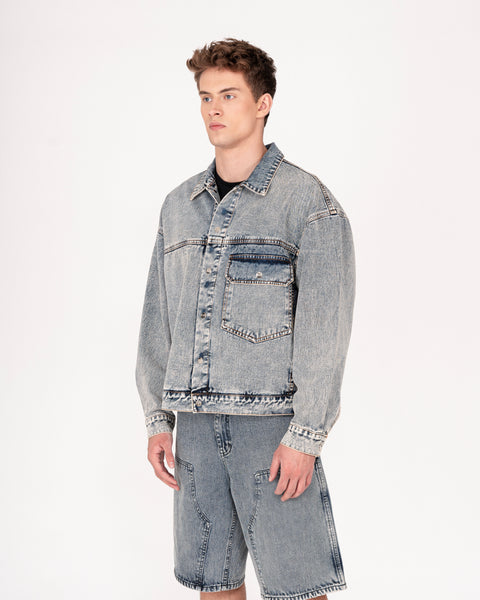 DENIM TRUCKER JACKET IN TINTED WASH