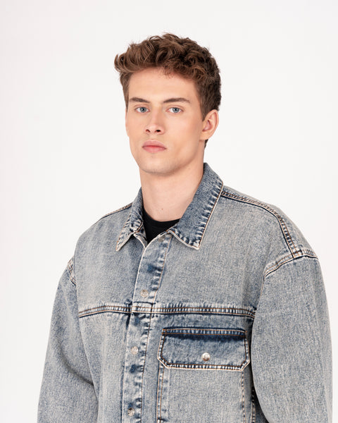 DENIM TRUCKER JACKET IN TINTED WASH