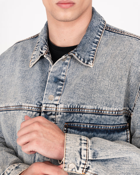 DENIM TRUCKER JACKET IN TINTED WASH