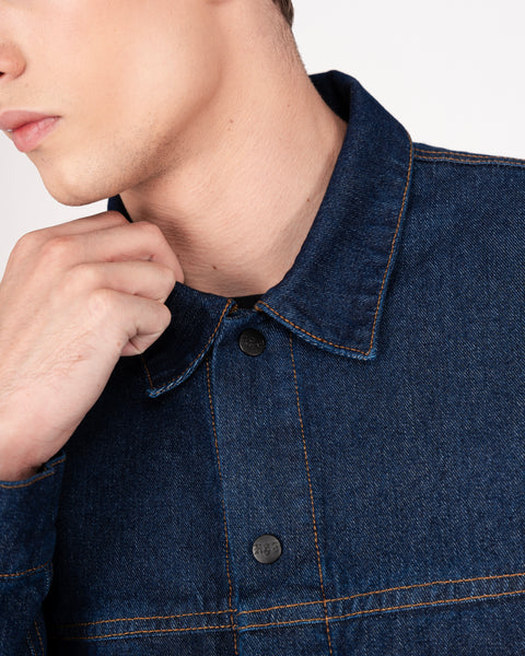 DENIM TRUCKER JACKET IN INDIGO