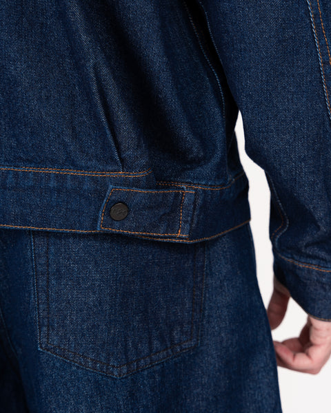 DENIM TRUCKER JACKET IN INDIGO