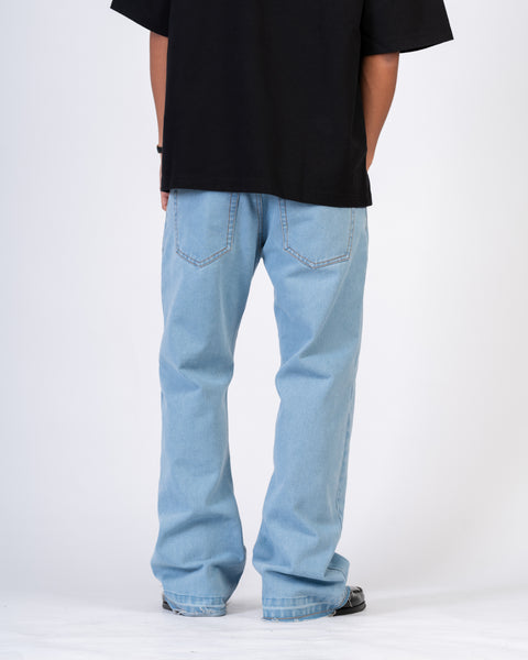 FLARED DENIM JEANS IN LIGHT WASH