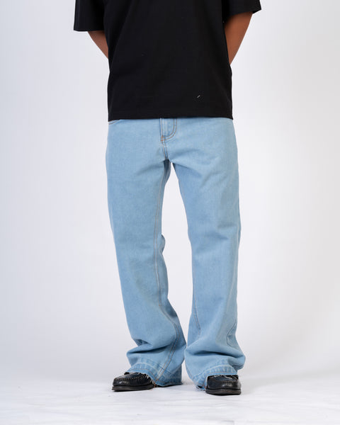 FLARED DENIM JEANS IN LIGHT WASH
