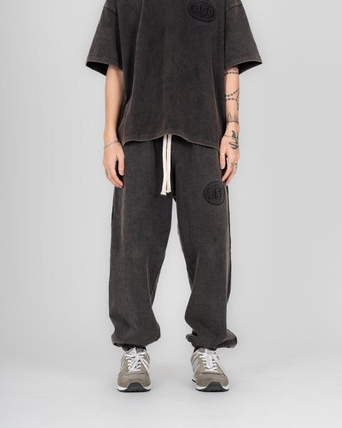 EMBOSSED BAGGY SWEATPANTS IN WASHED BLACK