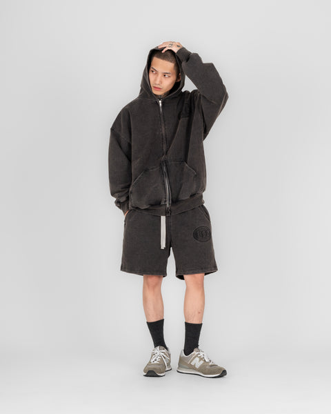 EMBOSSED SWEATSHORT IN WASHED BLACK