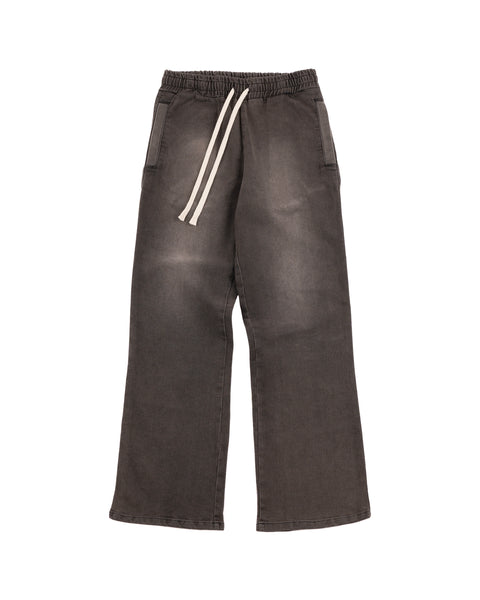 RELAXED DENIM FLARED PANTS IN PIGMENT WASHED