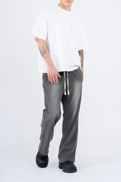 RELAXED DENIM FLARED PANTS IN PIGMENT WASHED