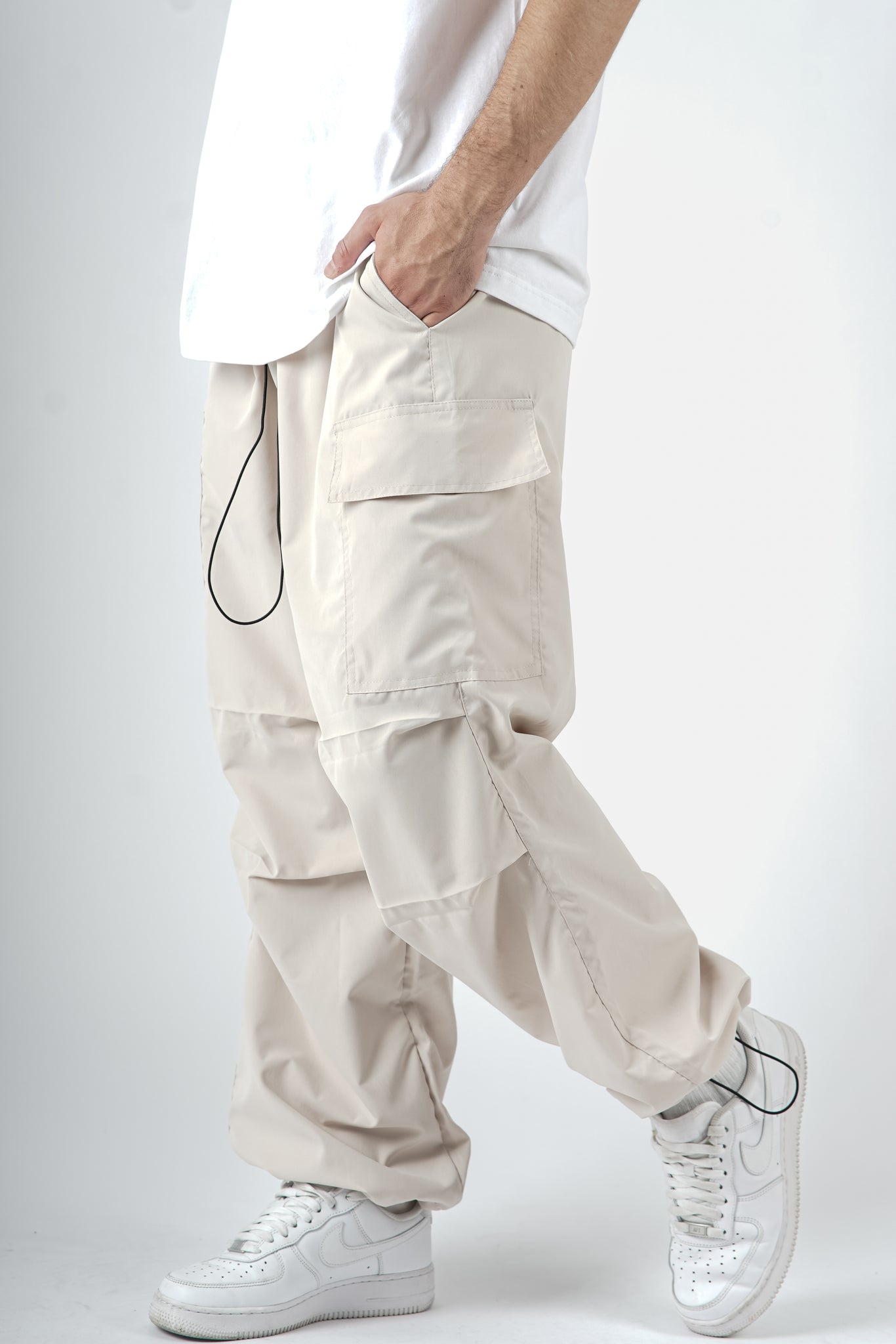 PARACHUTE PANTS IN OFF WHITE
