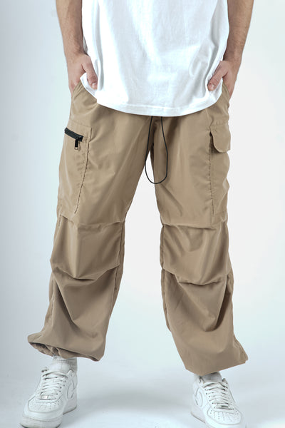 PARACHUTE PANTS IN KHAKI