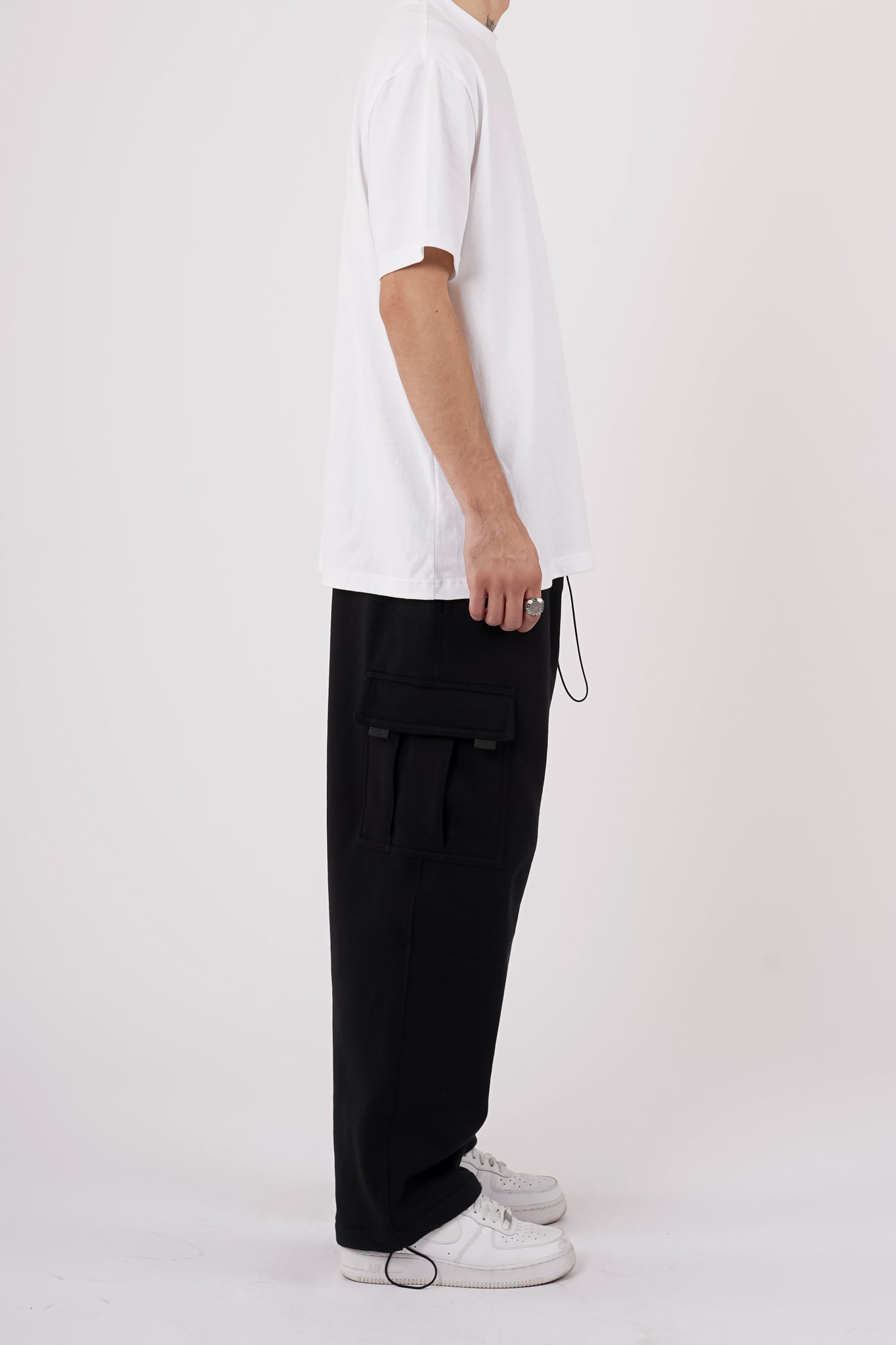 BAGGY CARGO PANTS IN BLACK HSO