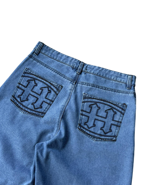EMBLEM STITCH LIGHT DENIM SHORTS