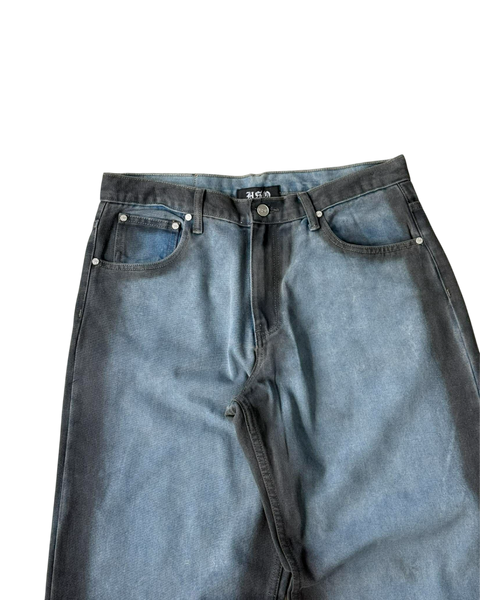 BAGGY JEANS IN OUTLINE