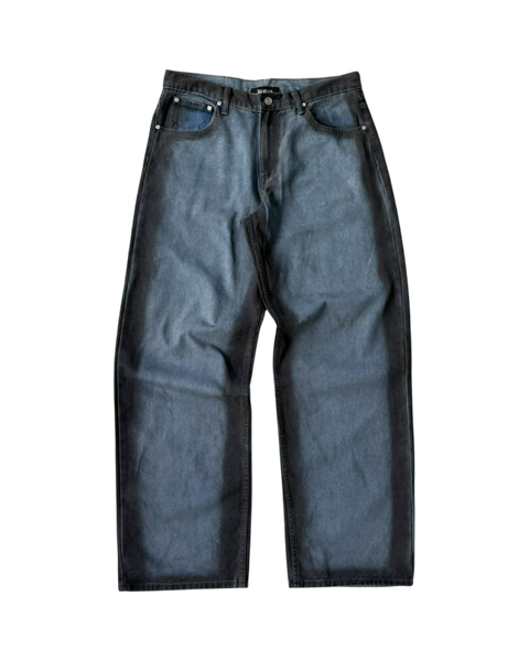 BAGGY JEANS IN OUTLINE