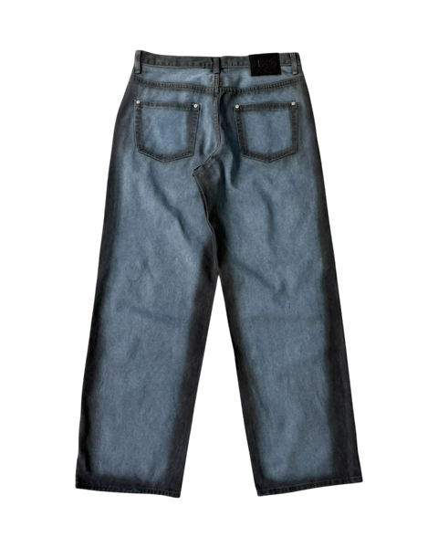 BAGGY JEANS IN OUTLINE