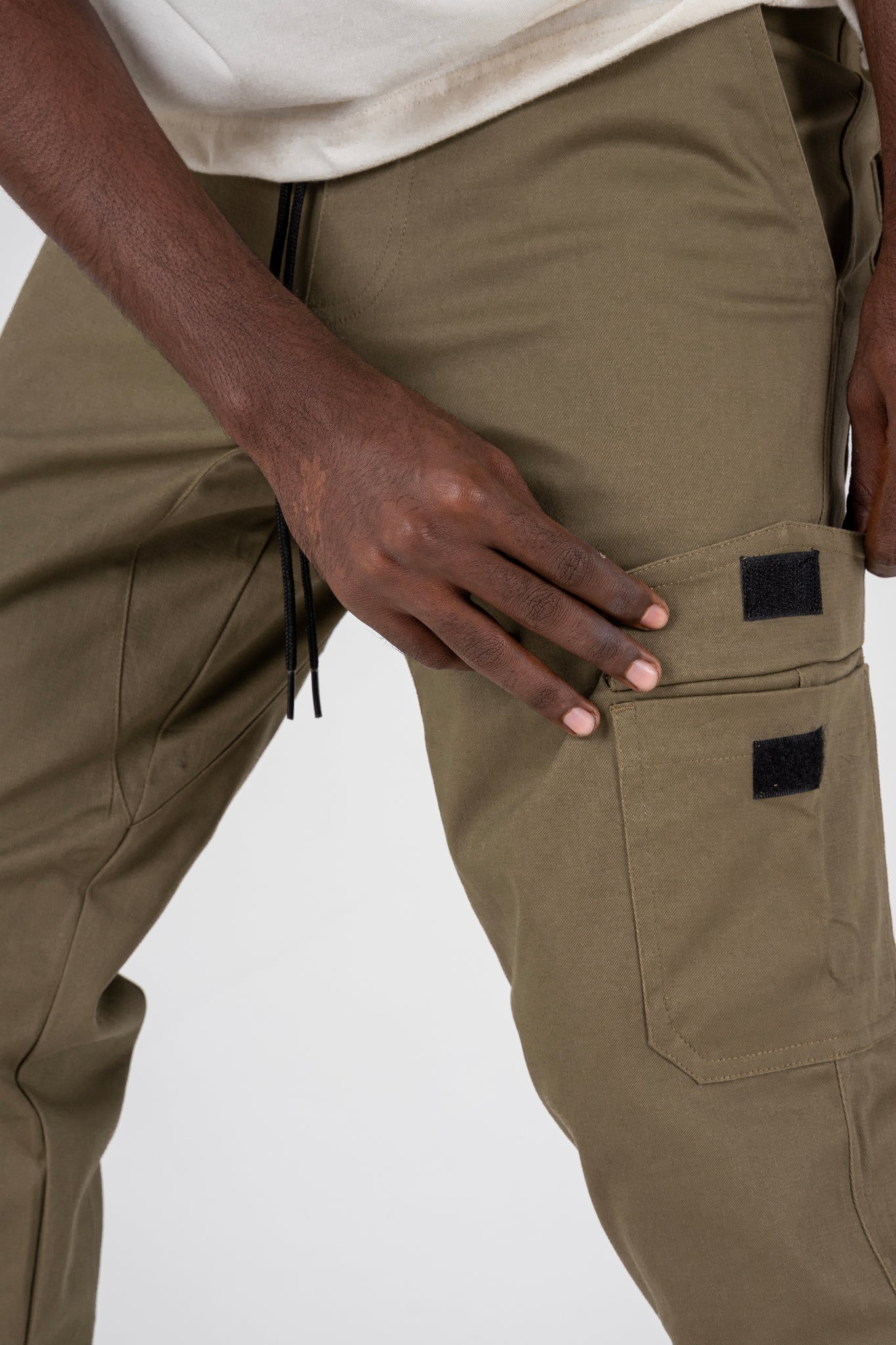CARGO PANTS WITH ZIP IN OLIVE HSO