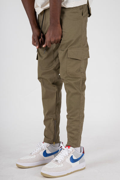 CARGO PANTS WITH ZIP IN OLIVE