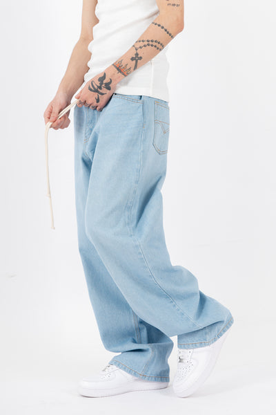 BAGGY JEANS IN LIGHT WASHED
