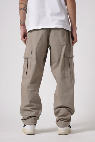 CLASSIC CARGO PANTS IN STONE
